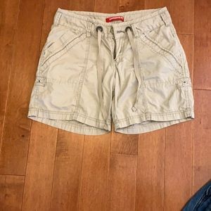Unionbay Cargo Shorts Size 5 light khaki